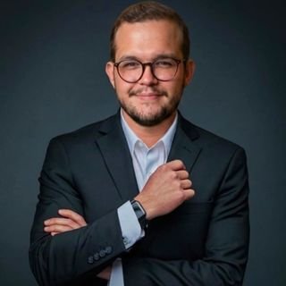 Dr. Caio Ferro