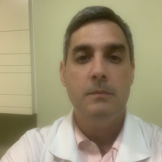 Dr. Gustavo Felix