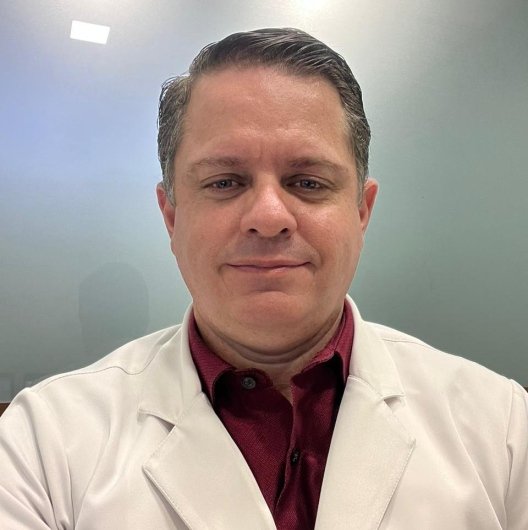 Dr. Denis Cunha