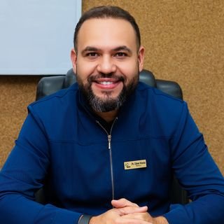 Dr. Edem Moura