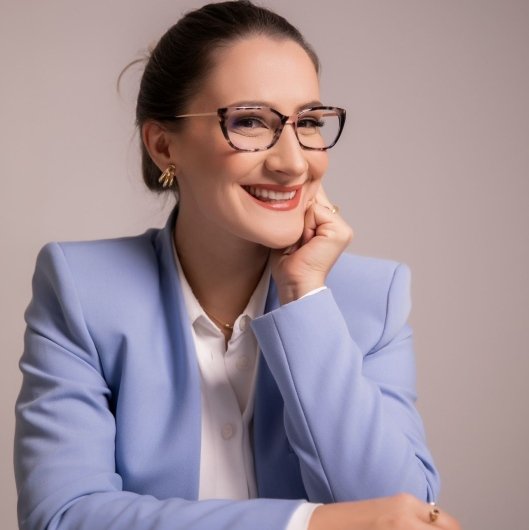 Dra. Mariana Queiroz