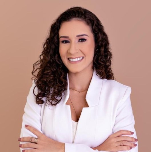 Dra. Carolinne Alves