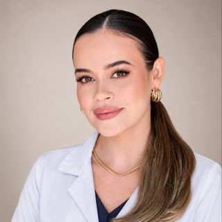 Dra. Leticia Ferreira Gomes de Vasconelos