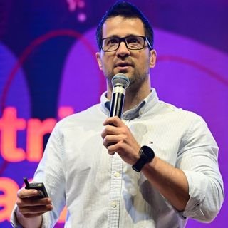 Dr. Gustavo Barbosa dos Santos