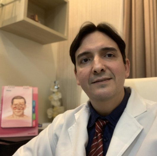 Dr. Mayko Maia