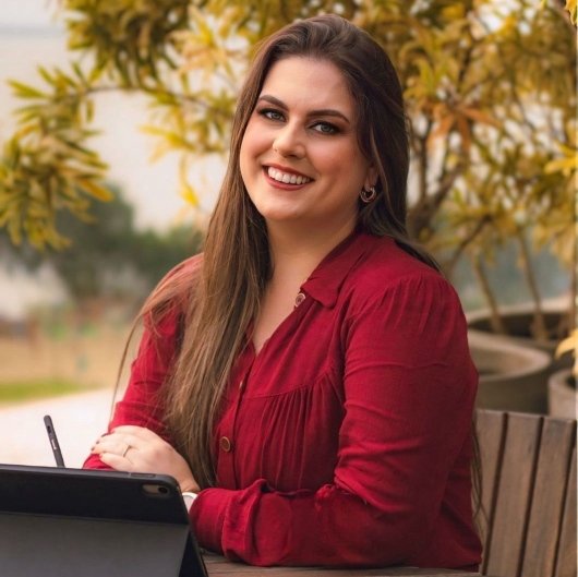 Paola Oliveira Escobar