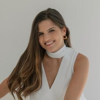 Dra. Larissa Araujo Santos