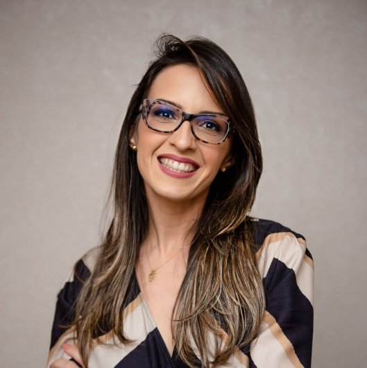 Dra. Ana Caroline Paz Serafim