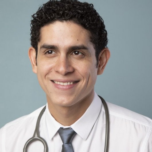 Dr. Lucas Farias
