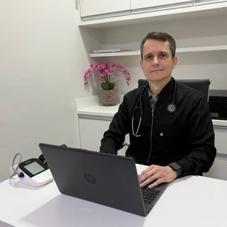 Dr. Carlos Gustavo Perini