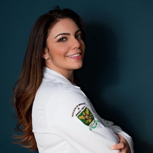 Dra. Flávia Sabe
