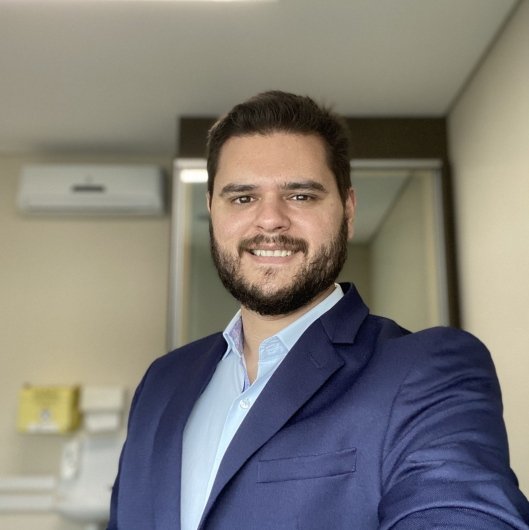 Dr. Vitor Mayer de Moura