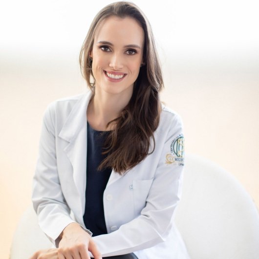 Dra. Bruna Araújo Martins Resende