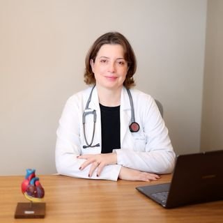 Dra. Karen Priscilla Bruzzamolino Teixeira
