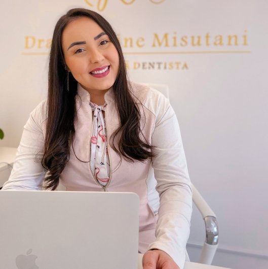 Dra. Karoline Misutani