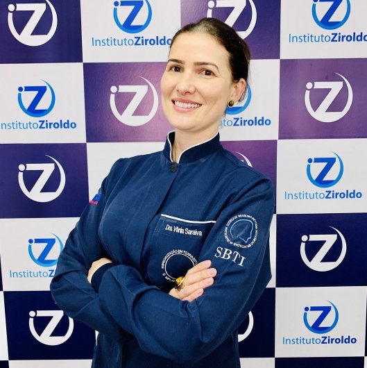 Dra. Vânia Flávia Siqueira Saraiva