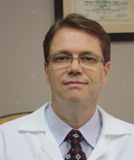 Dr. Maurício Freire