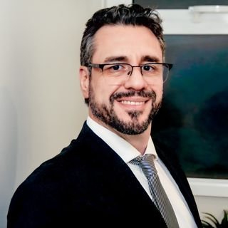 Dr. Mauricio Camara de Magalhães