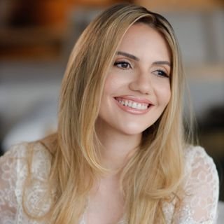 Dra. Elaine Souza