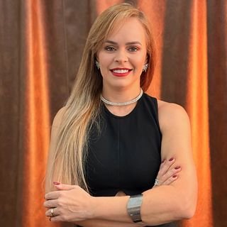 Dra. Aline Alves Lisboa