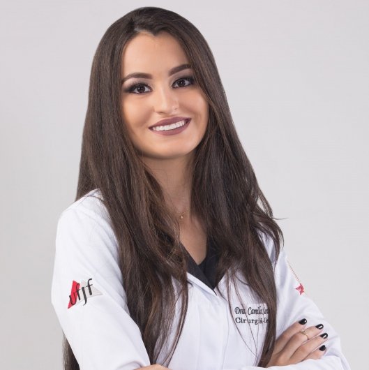Dra. Camila Santos Pereira