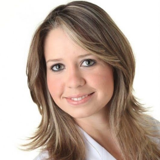 Dra. Aline Sena Costa Menêzes