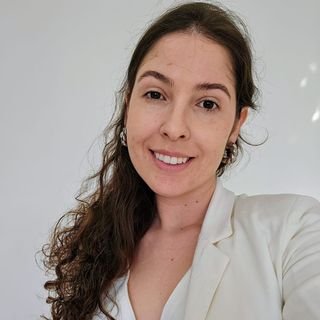 Dra. Éven Aline Pereira