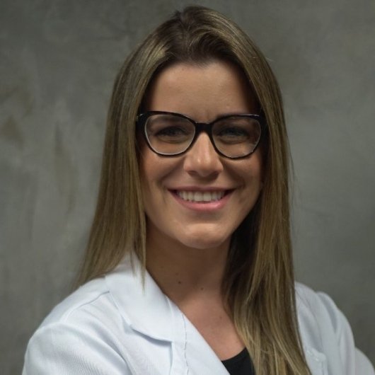 Dra. Renata Leal