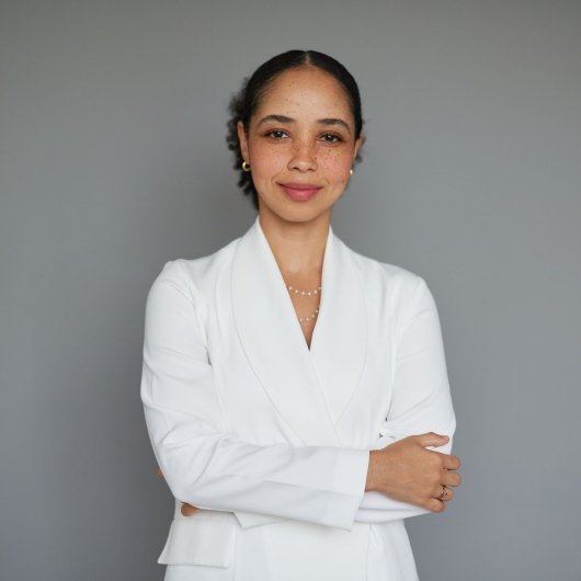 Dra. Laura Julianelli Cabreira