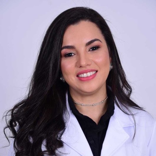 Dra. Carla Meneses Azevedo Alves