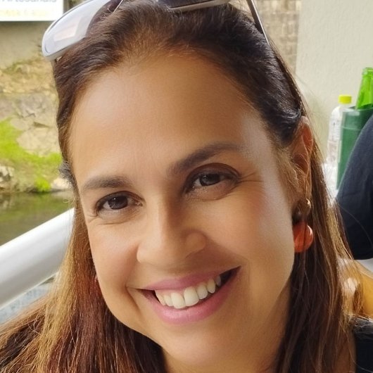 Dra. Renata Cavalcante Leal