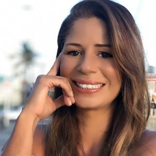 Dra. Ester Carolina Araujo
