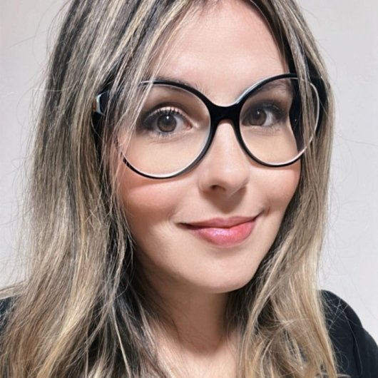 Paula Neves