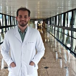 Dr. Víctor Oliveira