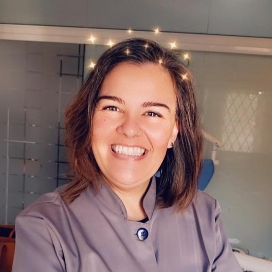 Dra. Cristiane Ferrari Gaya