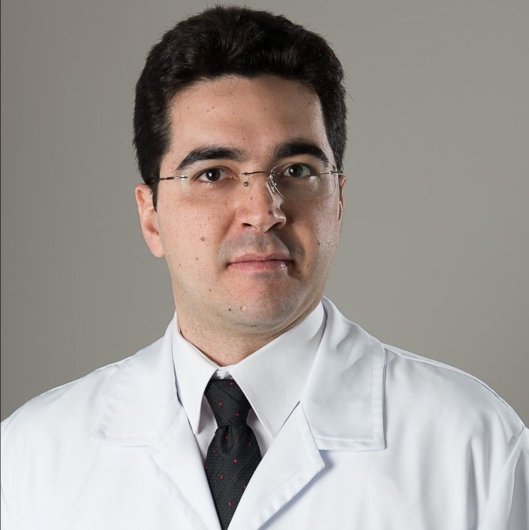 Dr. Gustavo Passos