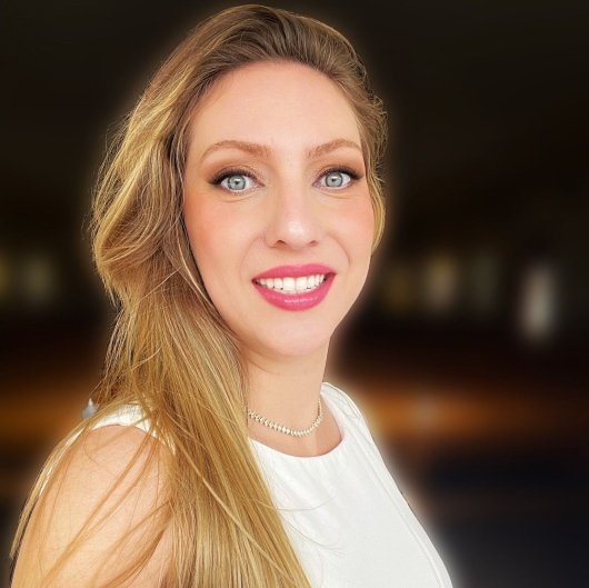 Flávia Freire