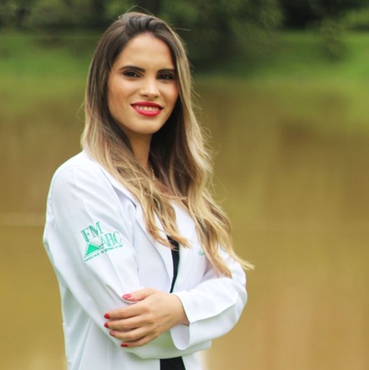 Dra. Thamires Mendonça