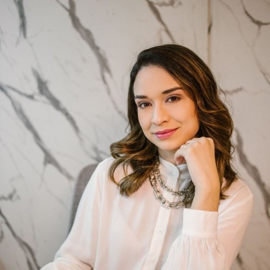 Dra. Cinthia Gomes