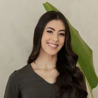 Dra. Adriana Pires
