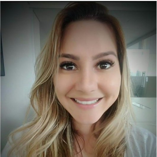 Dra. Lívia Rezende Prado Santos