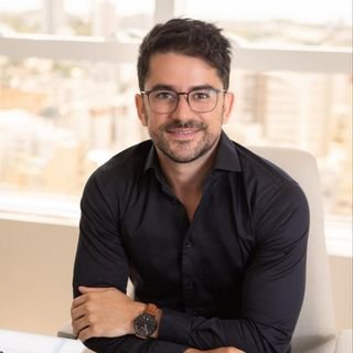Dr. Matheus Picoli Martini .