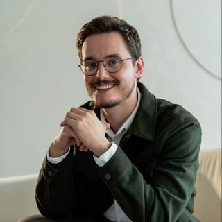 Dr. Lucas Floriani