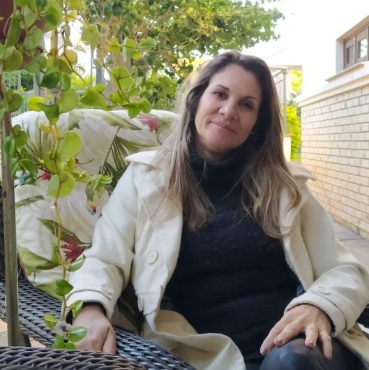Dra. Claudia Mattos
