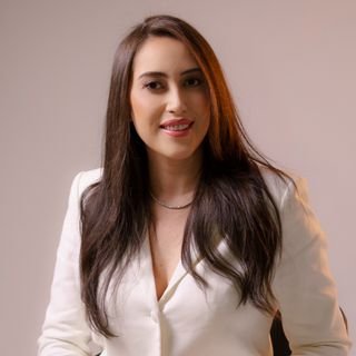Dra. Ana Larissa Lima Veloso