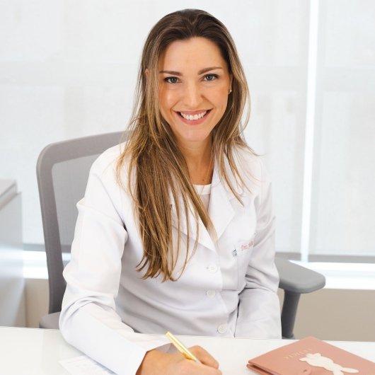 Dra. Júlia Damásio Coutinho