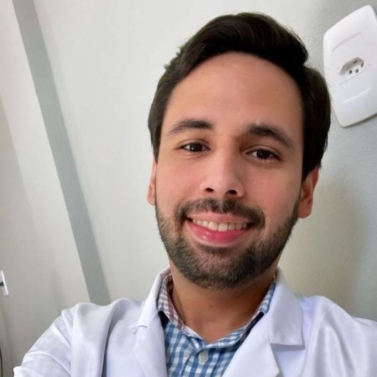 Dr. Mateus Queiroz Correa