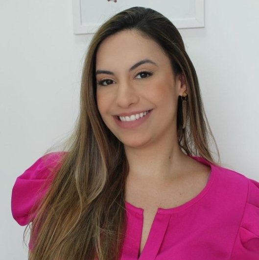 Dra. Glaucia Estevam