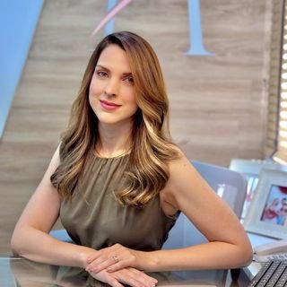 Dra. Mirella Marques Da Cunha