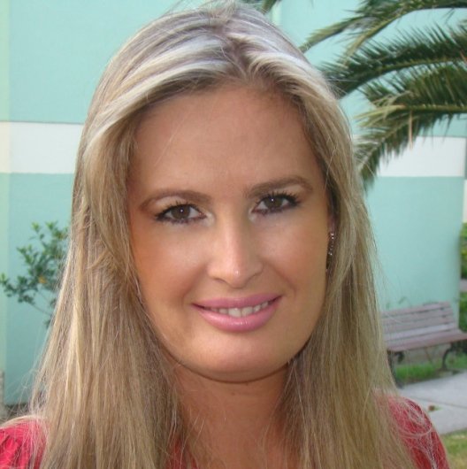 Dra. Flavia Wendt